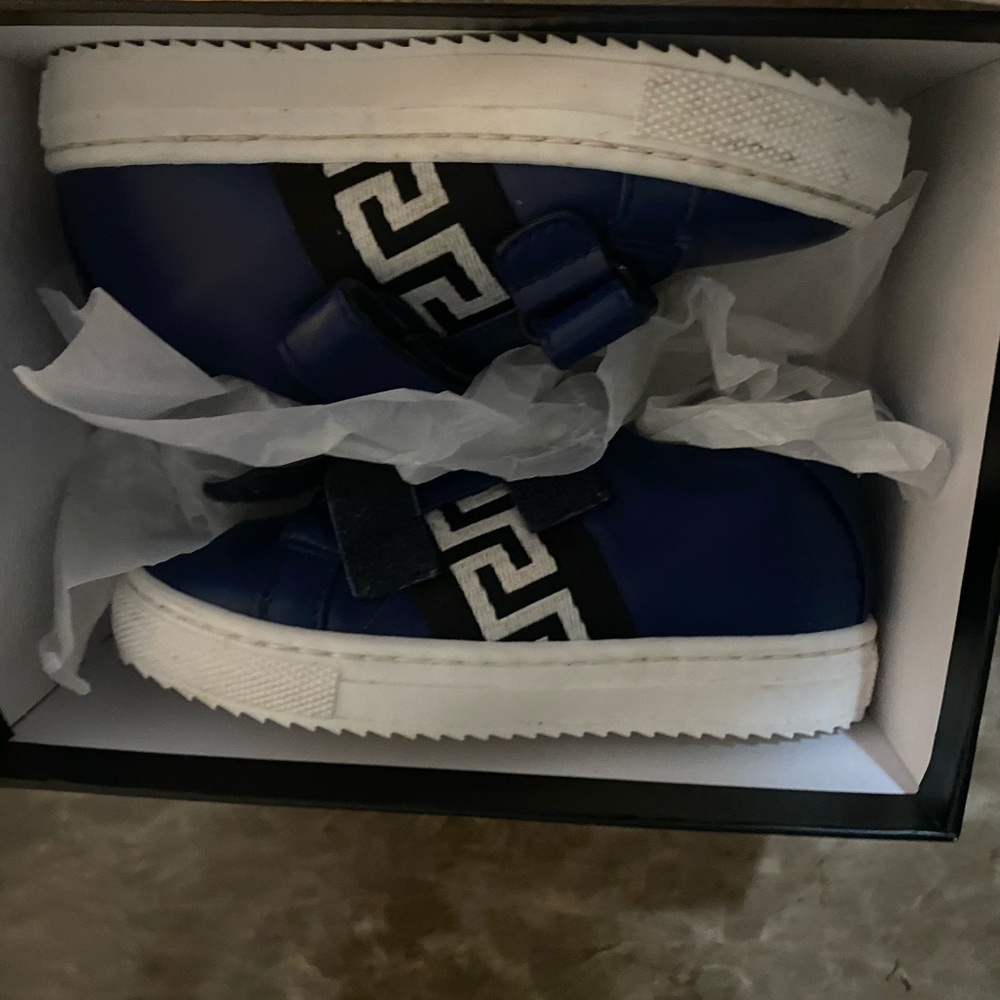 Navy blue sneakers size 6